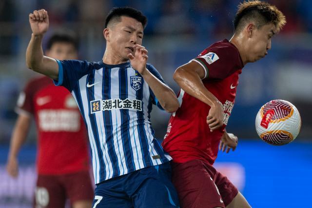 1736300322468072832.jpg (体育)(4)足球——中超:武汉三镇对阵河南俱乐部酒祖杜康XxjpseC007464_20240929_PEPFN0A001.jpg